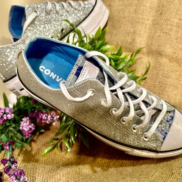 Women’s CONVERSE Silver Sparkle Glitter Sneakers Size 9 - Picture 2 of 15